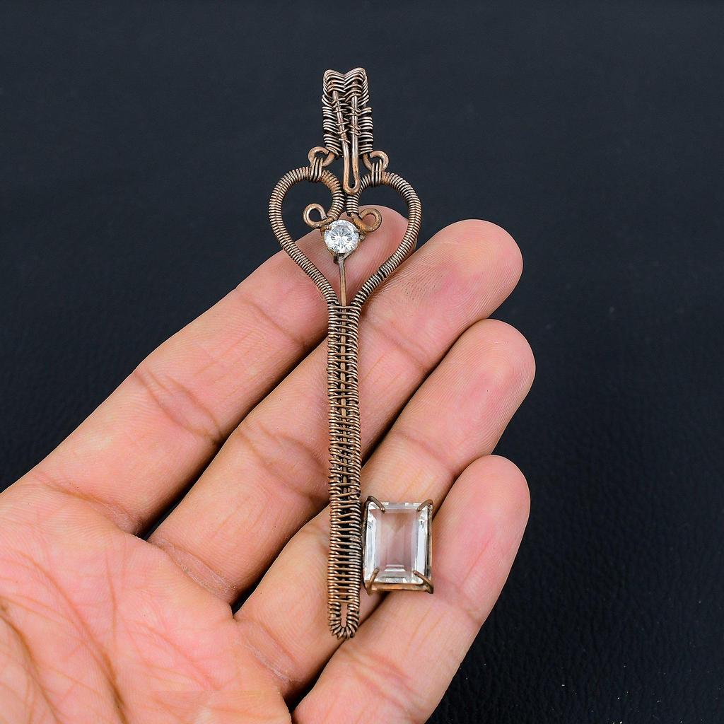 Schlüsselförmiger, facettierter weißer Topas-Edelstein, reiner Kupferdraht, umwickelt, handgefertigter Anhänger-Schmuck