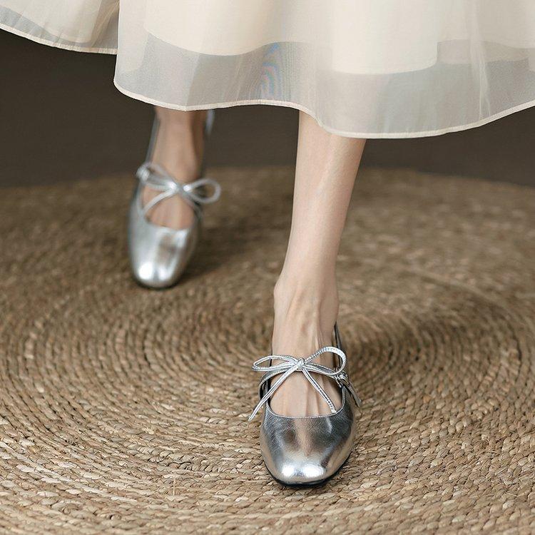 

Французские ретро-туфли с квадратной головкой, новые туфли на плоской подошве, легкие, с низким каблуком, повседневные туфли-мешки с бантом сзади, сандалии с ремешком 39 серебряный