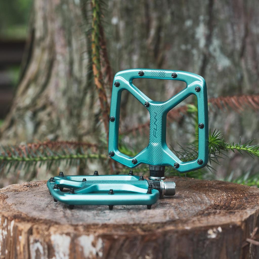 FUNN Python Flat Mountain Bike Pedals Wide Platform Mountain Bike Pedals with CrMo Axle - BMX/MTB 9/16-inch (Turquoise)