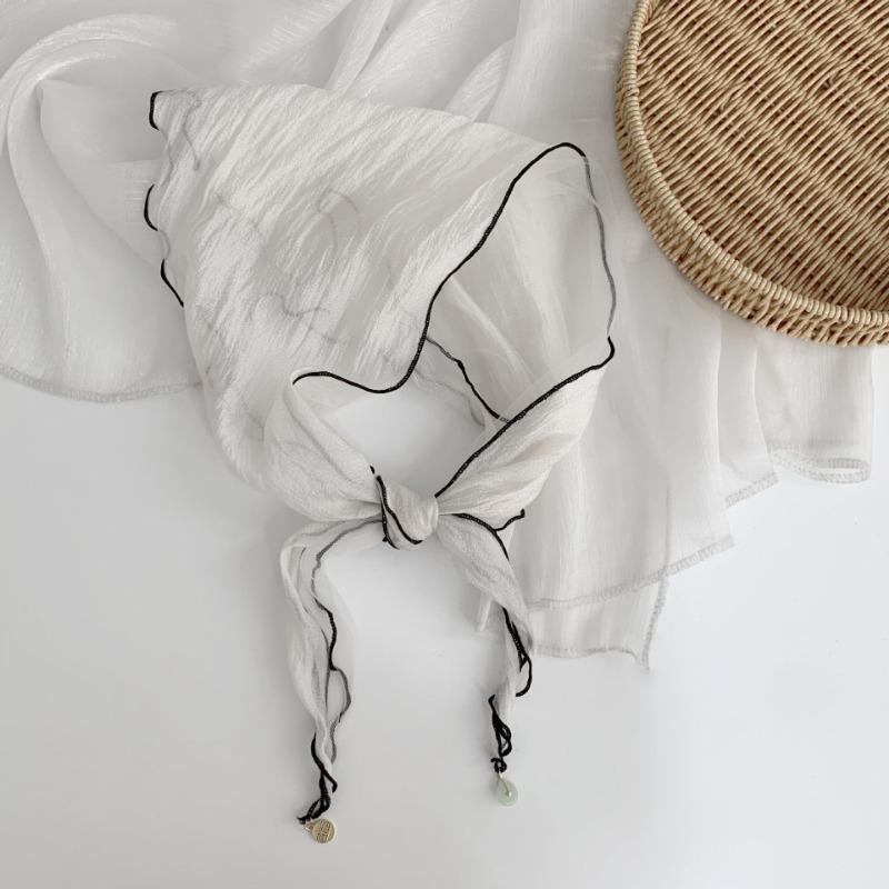 

Новый двухцветный сетчатый кулон с треугольным светом и мягким шарфом для защиты шеи, простой высококачественный солнцезащитный ромбовидный шелковый шарф грязно-белый