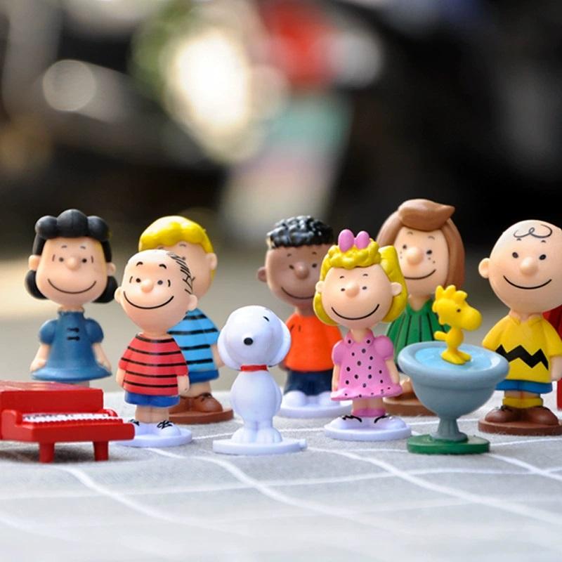 12Pcs/Set  Japan Cartoon Peanuts Snoopy  Mini Figure Model Toys Miniature Cake People Collection Props