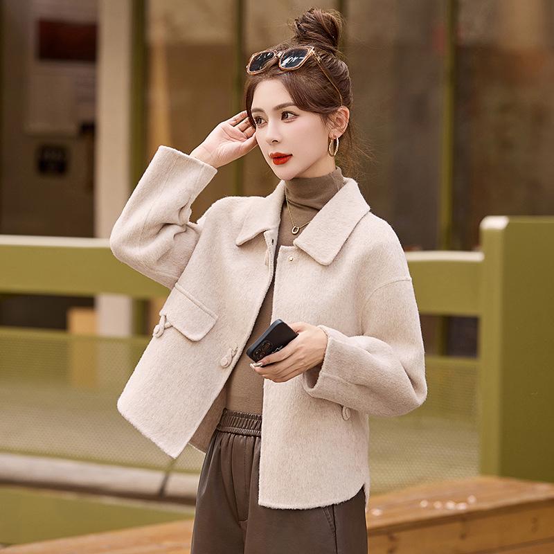

Petite Single-Breasted Woolen Coat for Women - Turn-Down Collar, Double-Faced, Ideal for Autumn/Winter. S 90-105 lbs бежевий