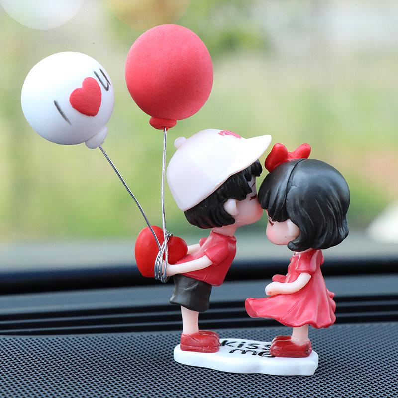 Cute Kissing Couple Dolls: Electric Car Interior Ornaments