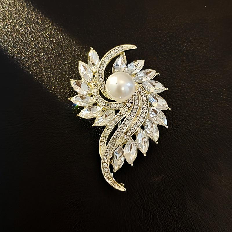 Elegant Rhinestone Animal Brooch: High-End Flower Design for Women's Coats and Accessories
