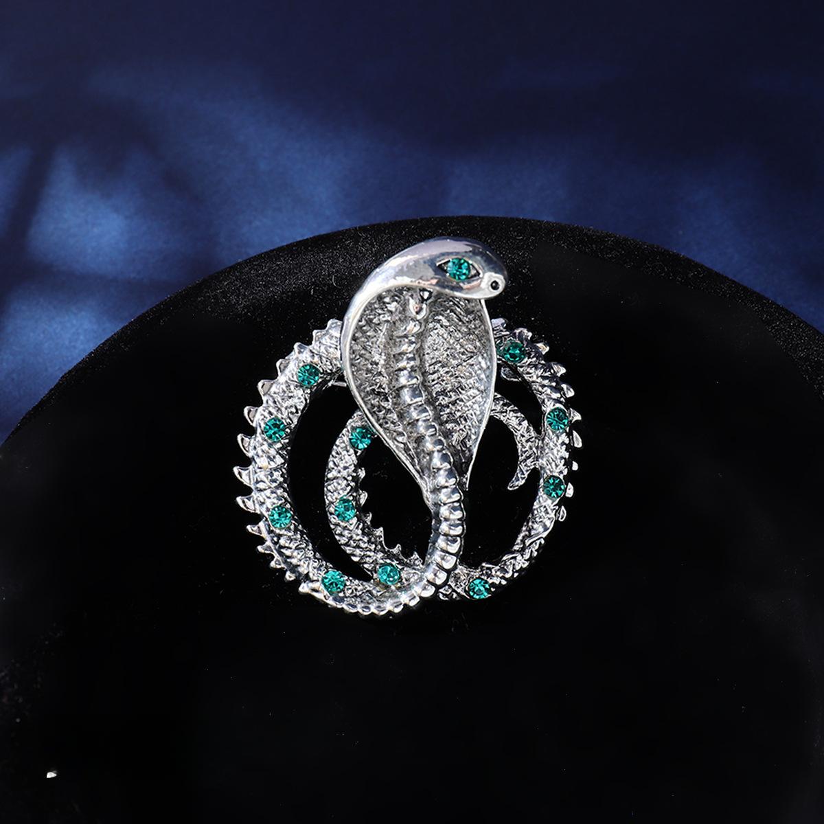 

Уникальный дизайн серебряные броши в виде змеи для женщин и мужчин унисекс полные страз металлические змеи животные роскошные значки ювелирные изделия C10