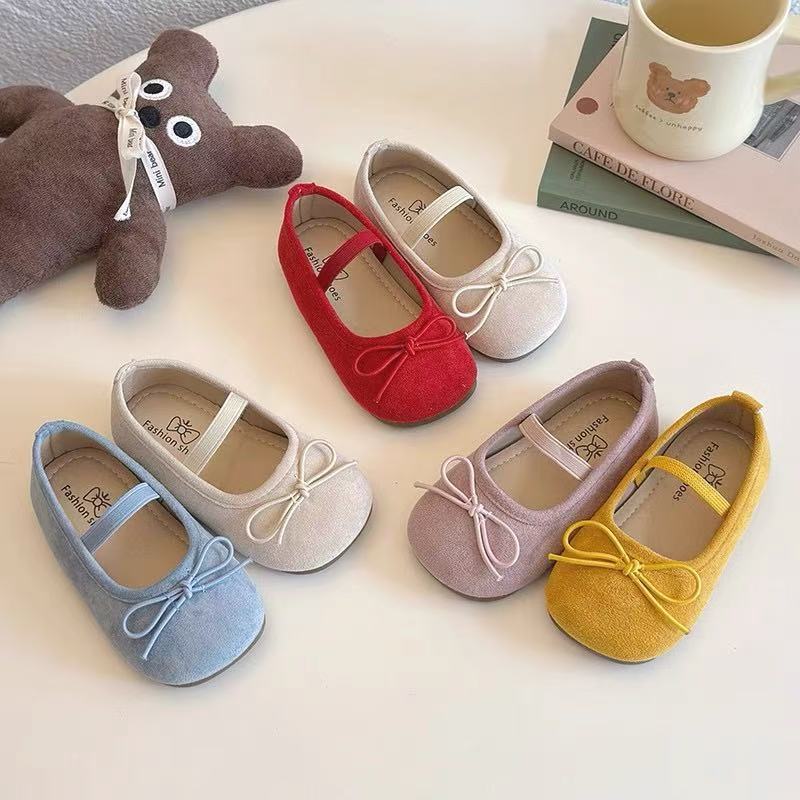 1-2 years old 3 women's treasure small leather shoes 2025 spring and autumn new girls' princess shoes children's soft-soled toddler shoes Doudou shoes