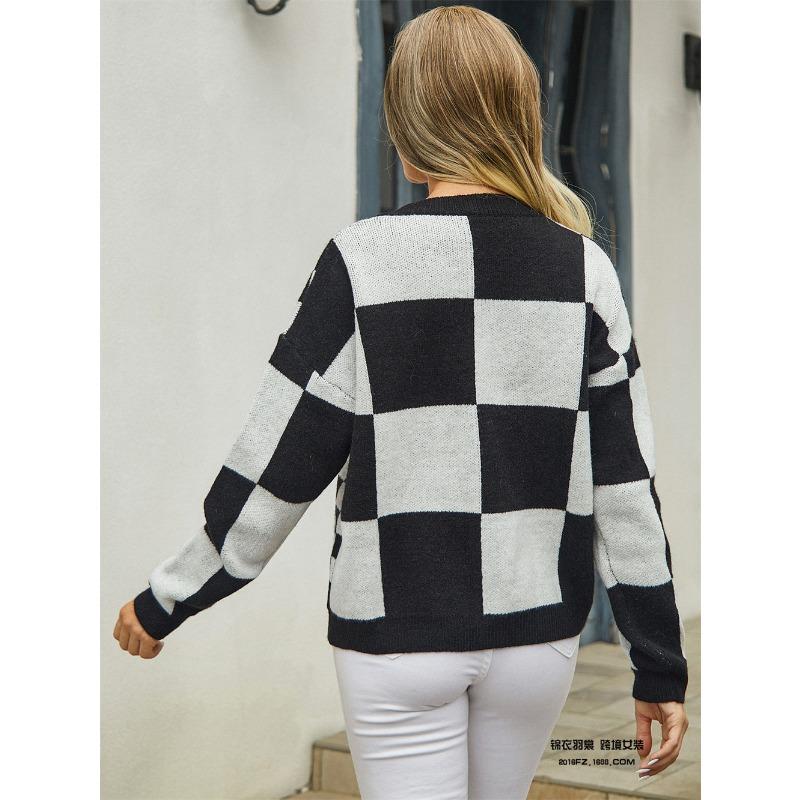 Dámský pletený svetr s kostkovanou patchworkovou pletenou svrchní vrstvou