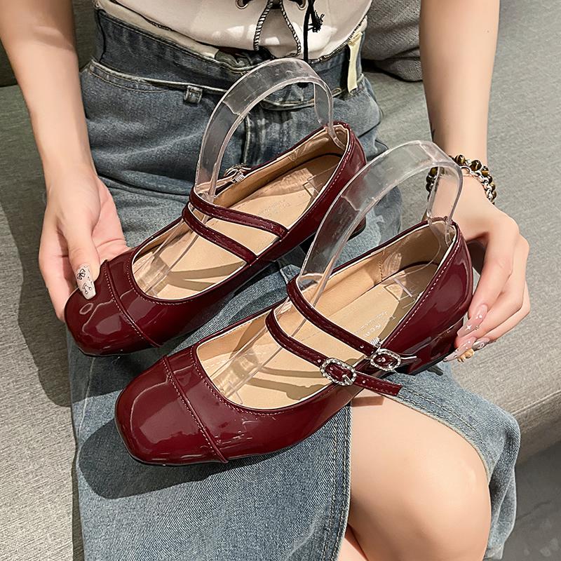 High Heels Women's Silver Lacquer Leather Belt Buckle with Shallow Mouth Middle Heel Shoes Retro Style Mary Jane Women's Shoes