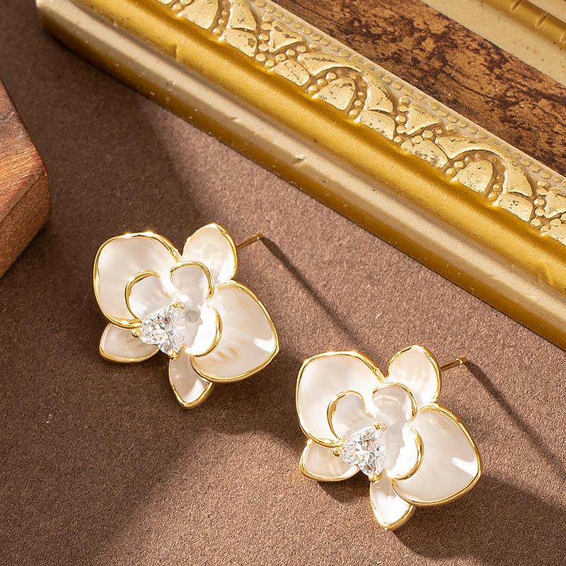 French Gentle Sweet Delicate Oil Drip Diamond White Petal Stud Earrings Women's Versatile Premium Earrings