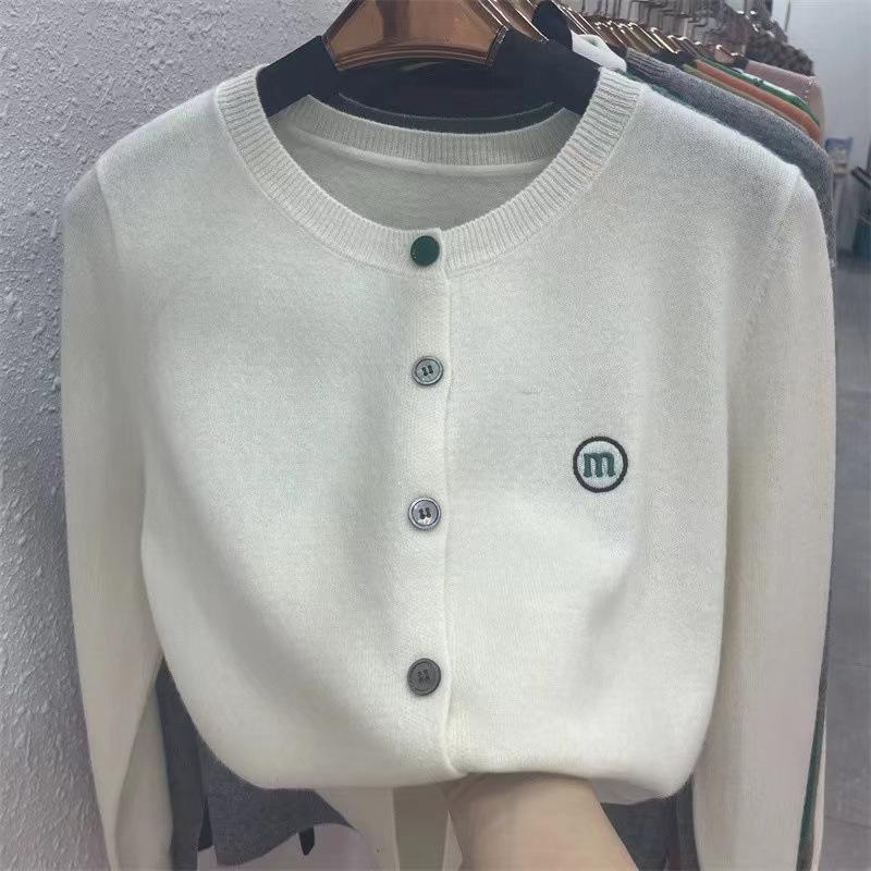 

Весенне-осенний вышитый свитер с буквой M в стиле ленивого ветра, женский милый простой универсальный вязаный кардиган для девушки one size fits all