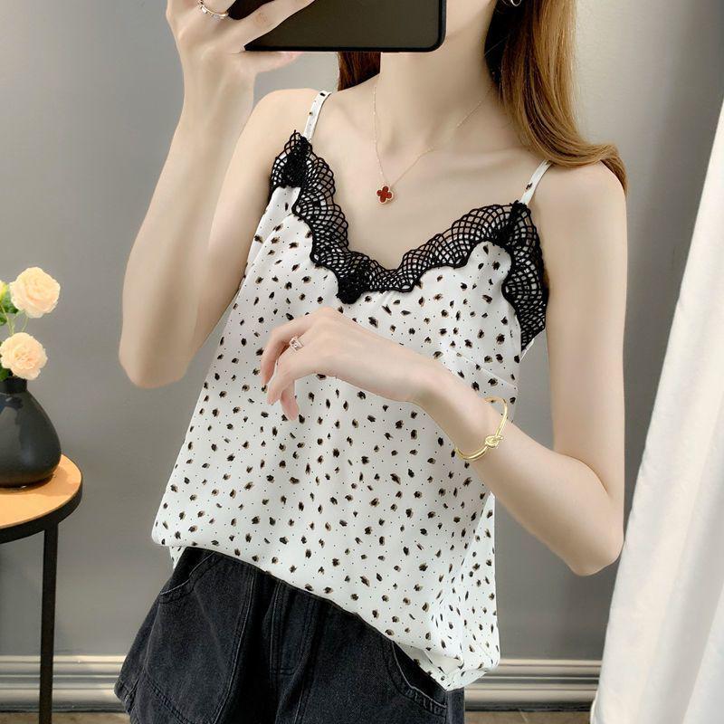 

Plus Size Lace Patchwork V-Neck Camisole - Korean Style Sleeveless Top M (suggested for up to 120 jin) белый