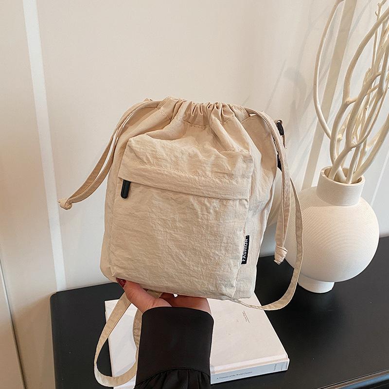 Drawstring bucket bag women's 2025 spring new fashion versatile canvas messenger bag niche design shoulder bag
