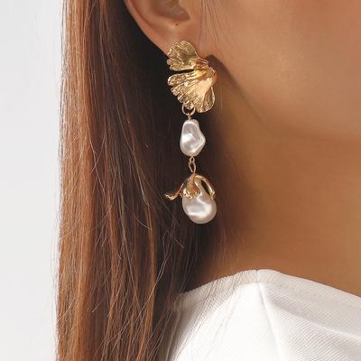 Special-shaped Pearl Earrings Metal Wind Leaves Exaggerated Hipster Earrings Geometric Irregular Earrings.