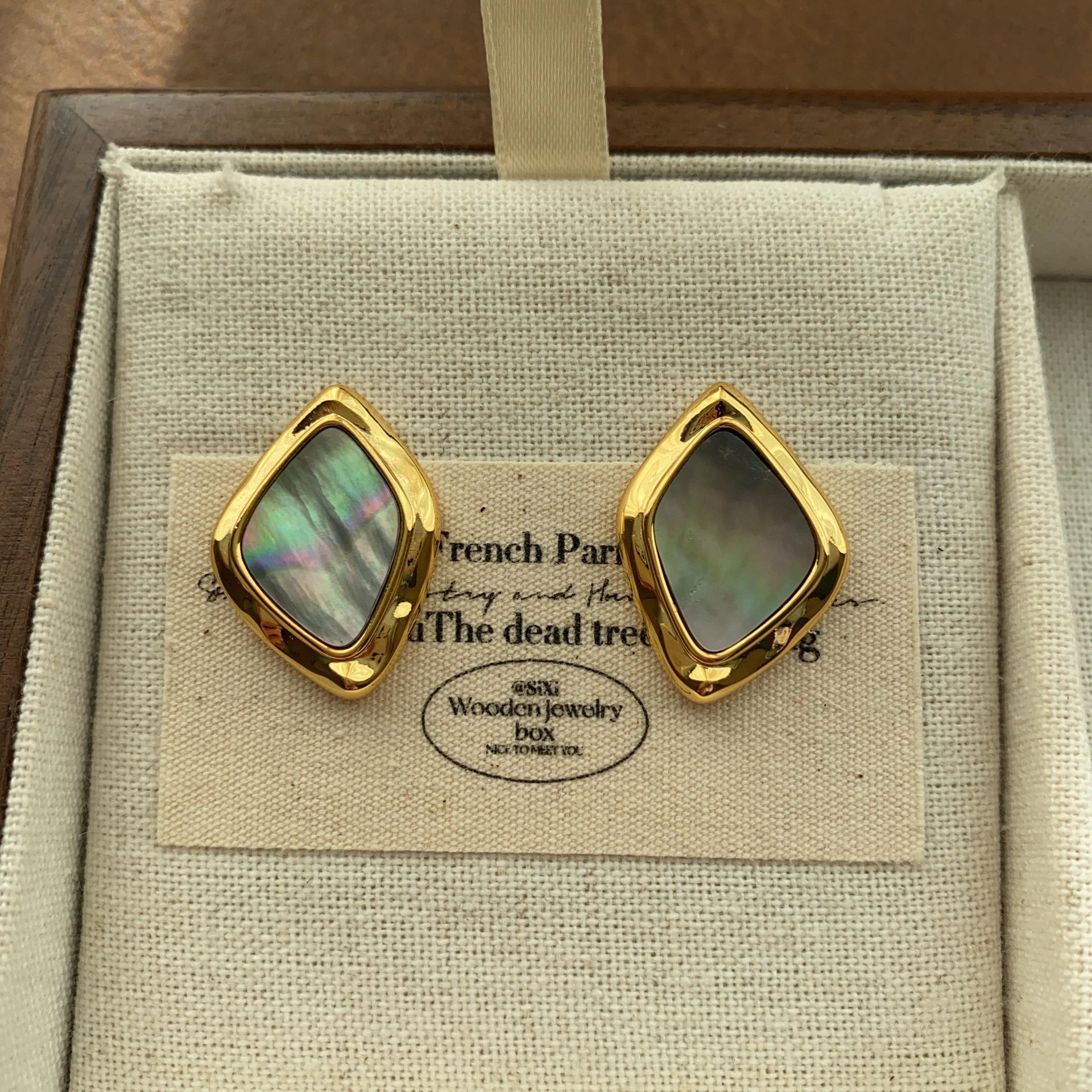 

Exquisite Square Symphony Fritillary Earrings Light Luxury Fashion Personality Minimalist Light Luxury Premium Commuter Earrings Women