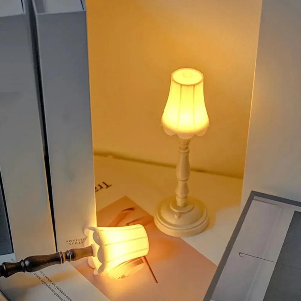 Mini Retro Small Table Lamp Desk Decoration Living Room Decoration Bedside LED Mini Model Night Lights Ornaments