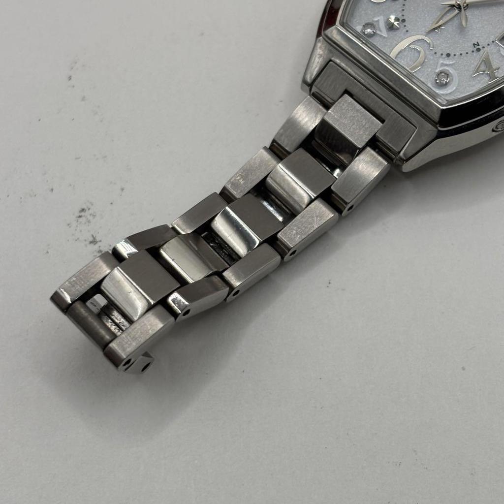 [USED] Working Seiko Seiko Lukia tonneau-shaped women's watch with radio-controlled solar watch and box.