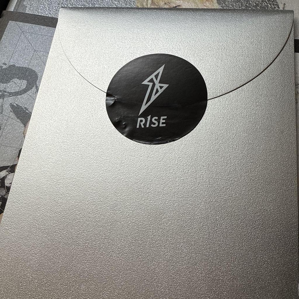 [USED] R1SE Zhou Zhennan Album Price Reduced.