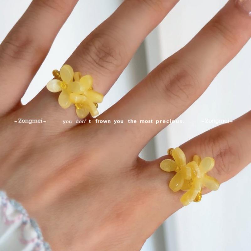 Osmanthus Yellow Petal Beaded Stretch Ring & Floral Sweet Earrings Set