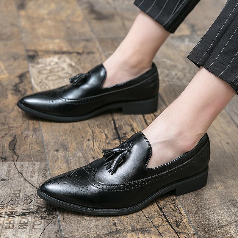 Fashion Patent Leather Shoes Men Pointed Tassels Casual Formal Brogues Loafers Wedding Dress Footwear Sapatos Tenis Masculino