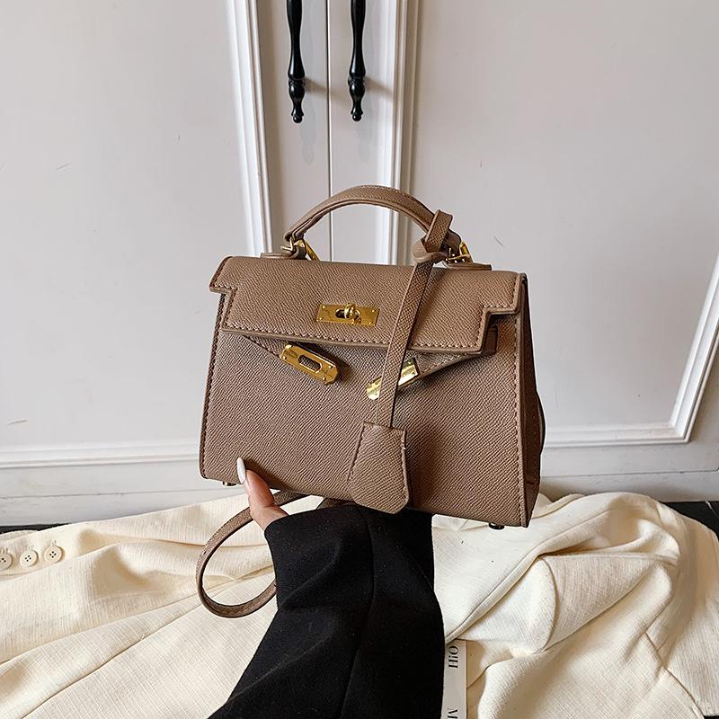 Fashion Retro Niche Small Square Bag 2025 New Casual Versatile Women's Messenger Bag Exquisite Super Fire Handbag