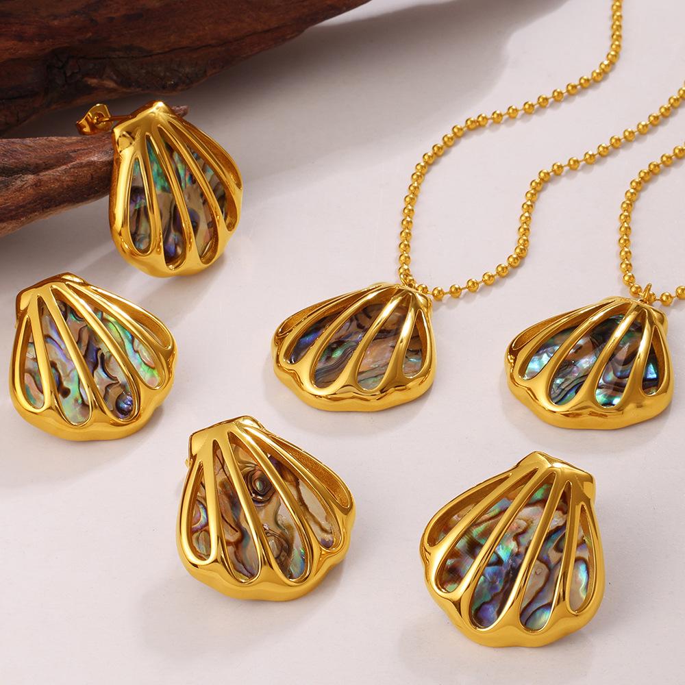 Shell Necklace & Earring Set: Luxury Beachwear Design