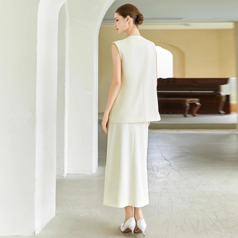 AD Light-Colored Professional Two-Piece Set: Stylish Sleeveless Coat and Skirt for Women