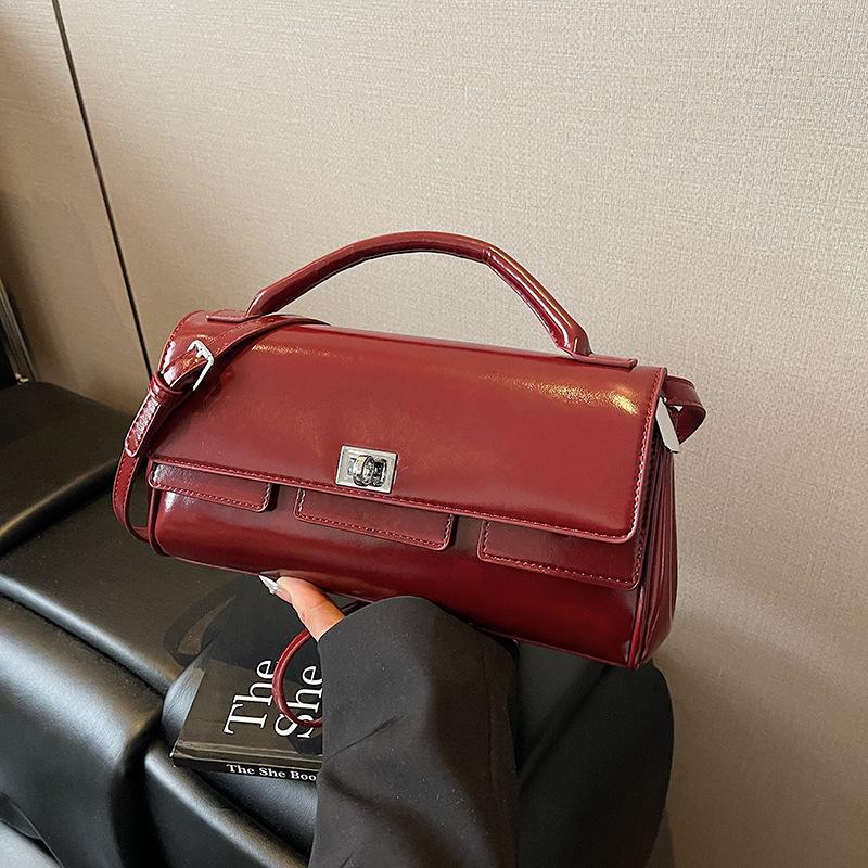 Large capacity bag women's summer new fashion niche design shoulder messenger bag portable work commuter bag