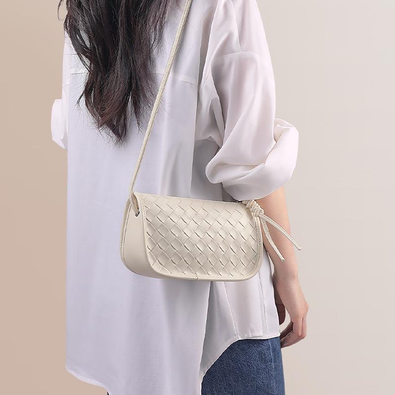 Bag new women's bag summer fashion versatile messenger bag small bag high-end single shoulder woven pillow bag
