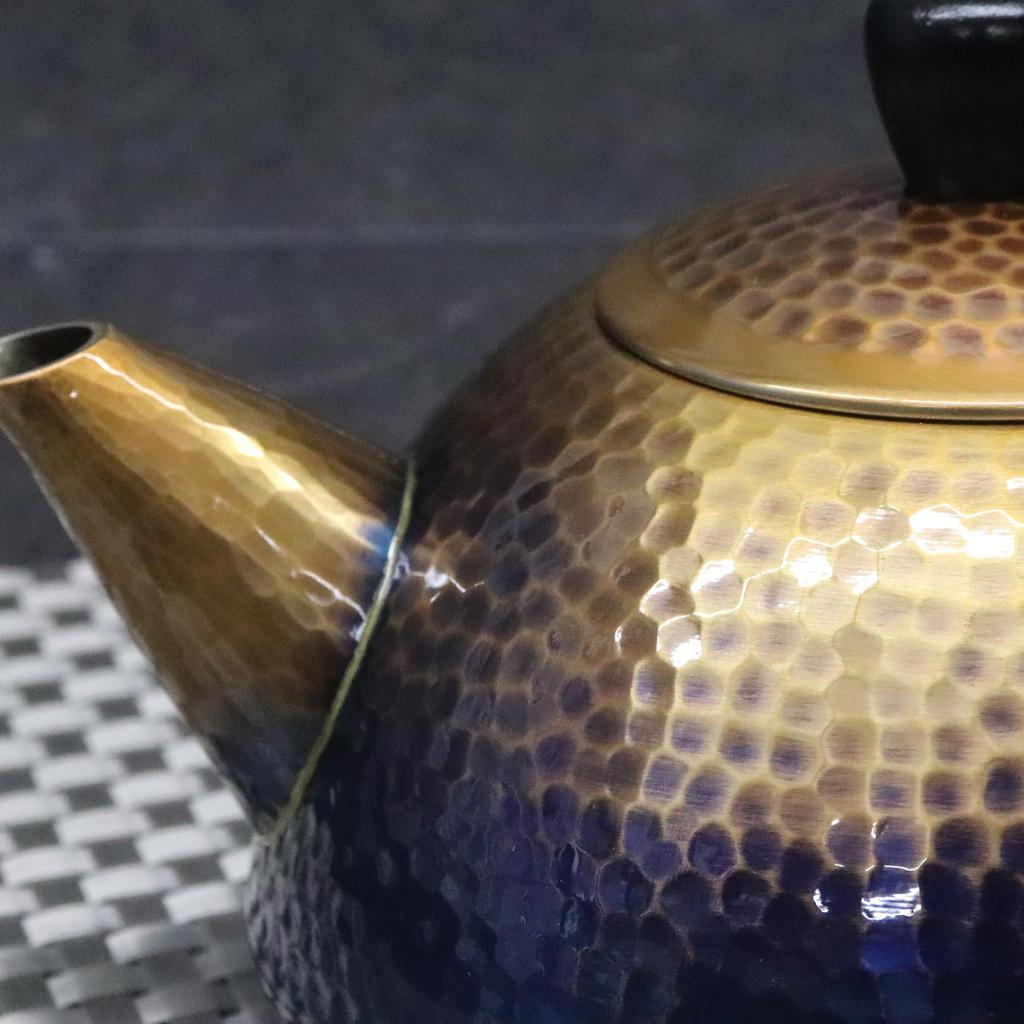 Shinkodo Teekanne aus reinem Kupfer von Wang Hergestellt in mit Geschenkverpackung (Halbe Runde) Hui, Japan, Gehämmert,