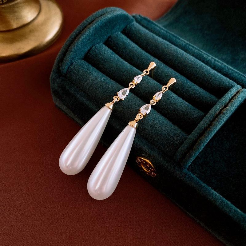 

Винтажные серьги-пусеты из французского серебра 925 пробы с жемчугом высокого класса: Преувеличенная мода с элегантным нишевым дизайном для женщин