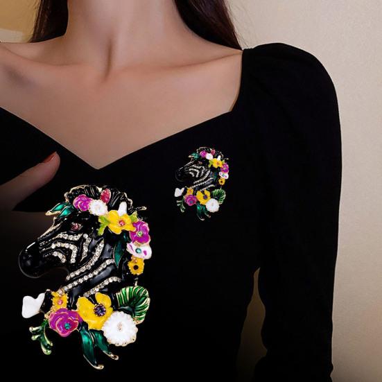 Zebrahuvud Emaljbrosch Strass Zebra Lapel Pin med Blommor Färgstark Häst Djur Brosch Pin Gåva för Kvinnor Män