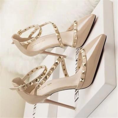Moda 2025 Zapatos de Verano Mujer tacones altos punta fina stilettos Sexy tira al tobillo con remaches tacones finos Sandalias Femeninas zapato de moda para damas fiesta