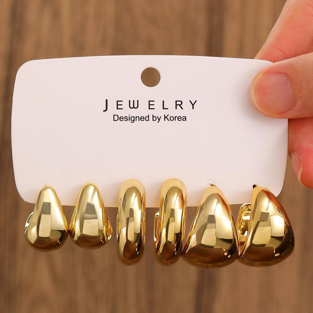 Elegant Geometric Gold Circle Earrings Set - Bold, Creative Design