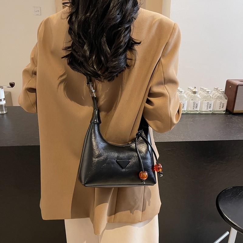 Ielgy Retro High-End Cloud Small Bag Women Fashionable Classy Hand Bag Shoulder Messenger Bag