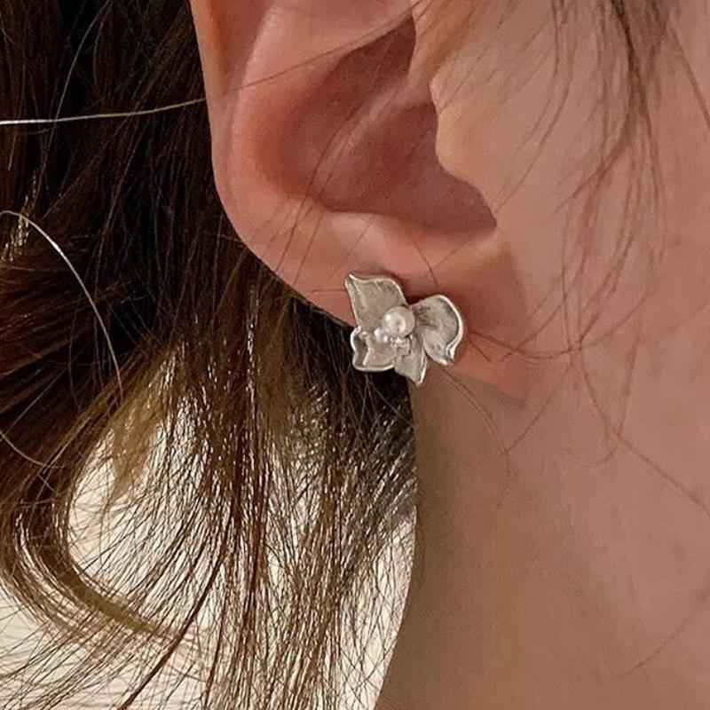 Inspiration design frosted diamonds inlaid pearl butterfly flower earings stud exquisite earrings for women party jewelry gifts