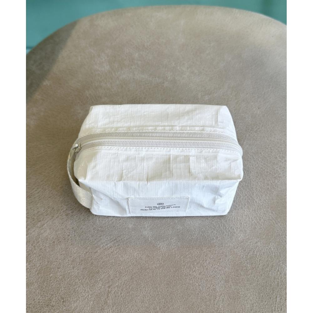 Oua White Square Pouch