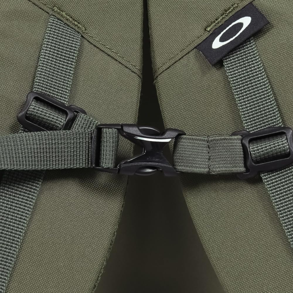 Oakley Essential LT Daypack M 8.0 FW (83C) Raven 23L Lightweight Backpack FOS901827