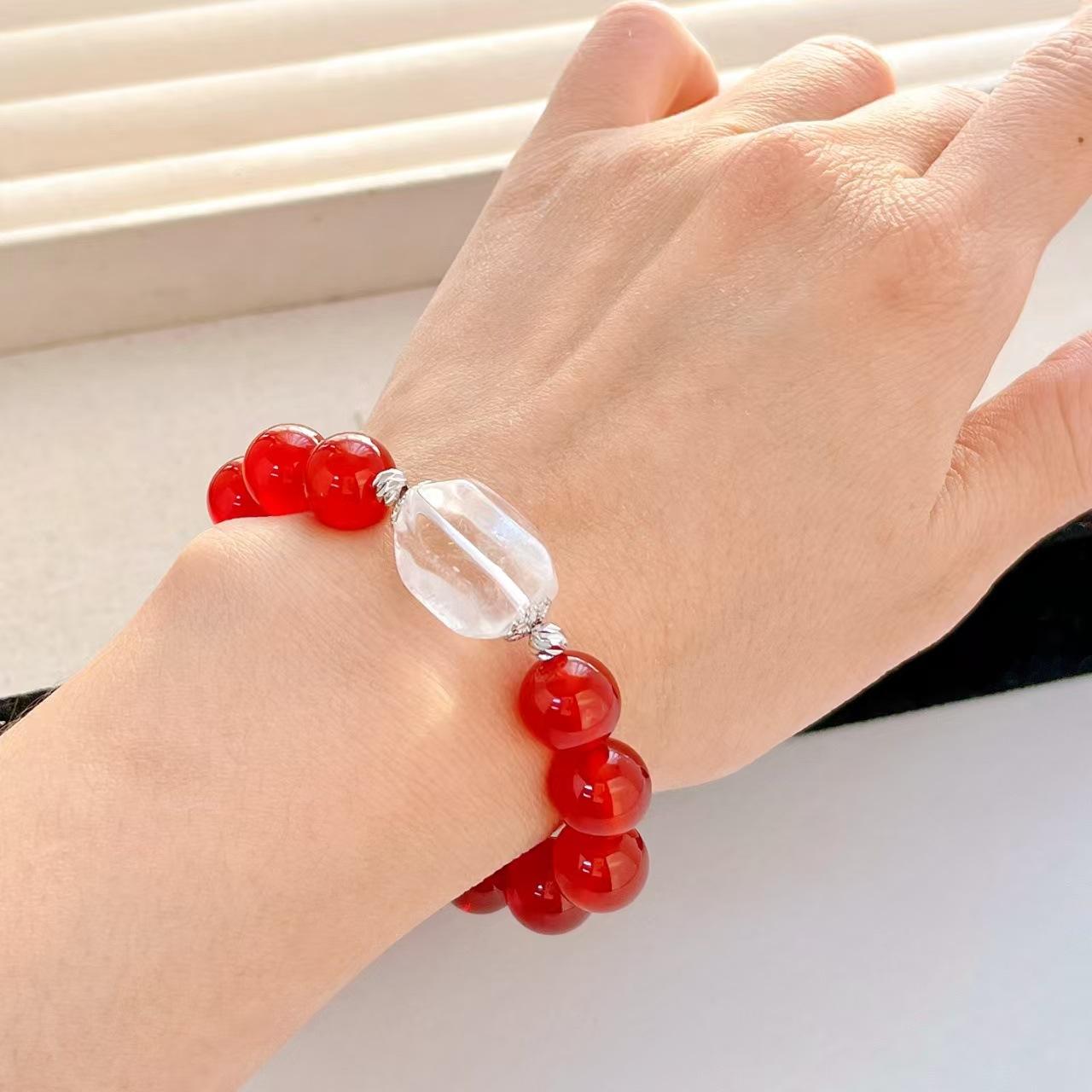 

Retro High Quality Natural Pigeon Blood Red Chalcedony Agate White Crystal Bracelet Bracelet