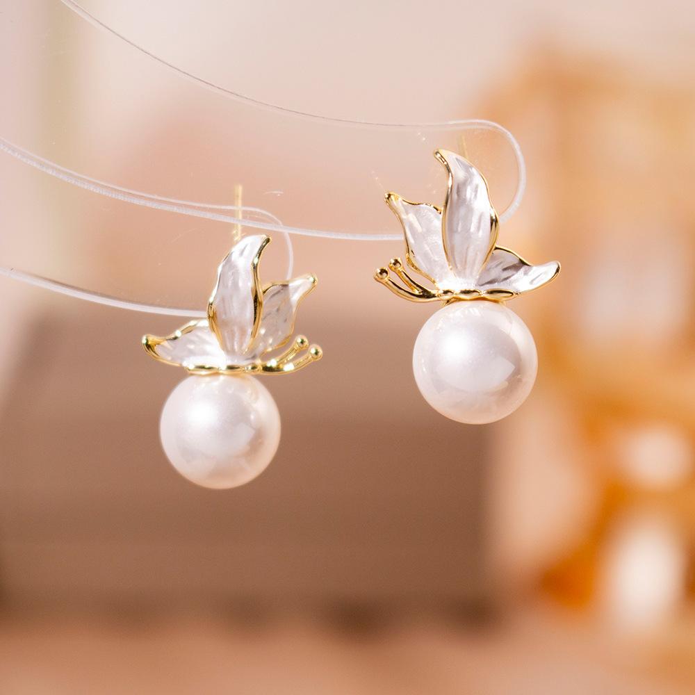 Simple Zircon Butterfly Earrings Light Luxury High-end Stud Earrings Temperament Fashionable Sweet Pearl Earrings Women