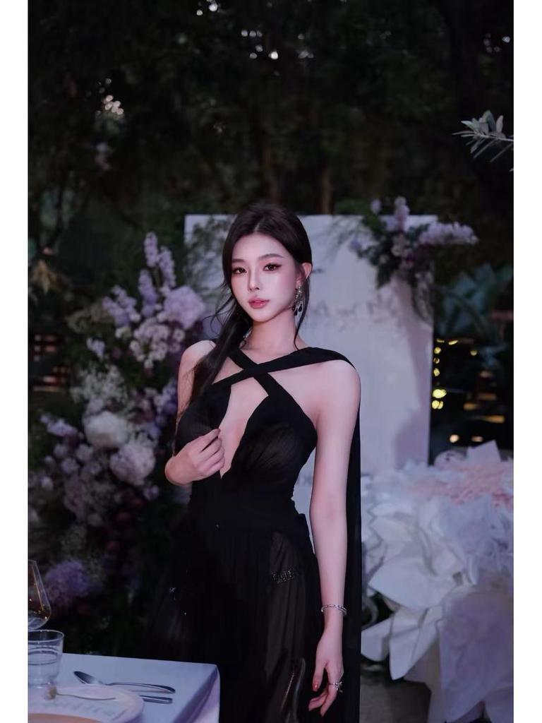Elegant 2025 French Hepburn-Style Black Backless Ribbon Gown