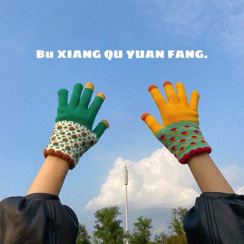 Women's and Men's Touchscreen Winter Gloves with Pineapple Pattern - Thick, Warm, Velvet-Lined, Wool, Cotton, Cold-Proof for Cycling.