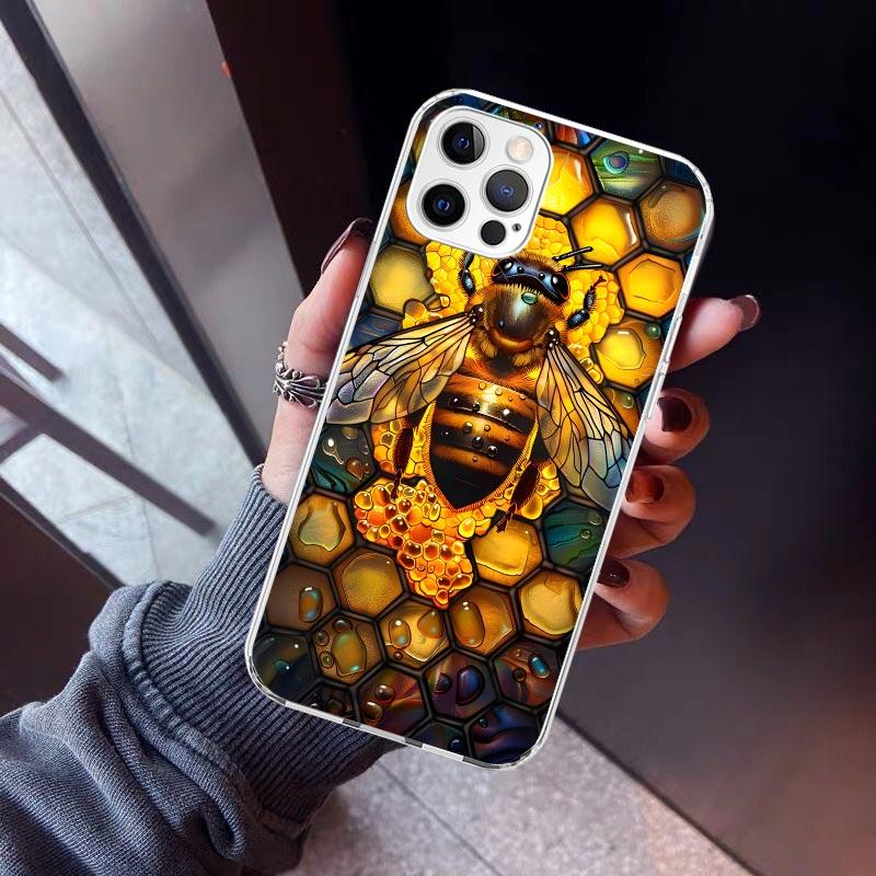 

Bee Keeping Honey Animal Phone Case For iPhone 17 Air 11 13 Mini 14 15 Plus 16 12 Pro Max 16E SE 7 8 Pattern Soft TPU Back Cover iPhone 16E