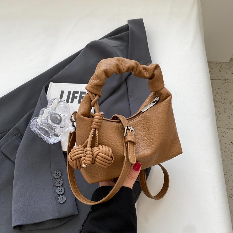 This year's popular underarm bag women's 2024 new spring fashion handbag versatile shoulder dumpling bag messenger bag