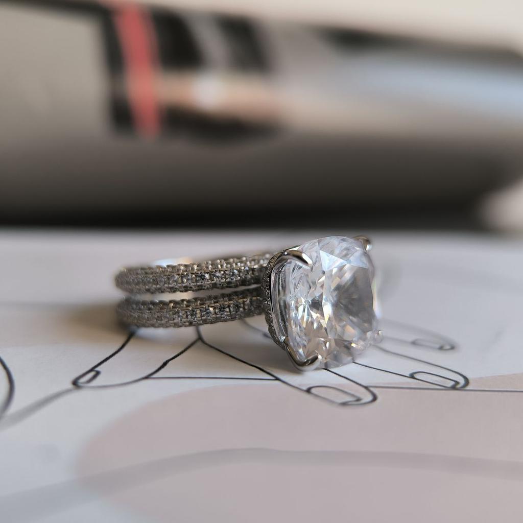 Серебряное кольцо с фианитами, вес изделия 8,93 гр (2192909)