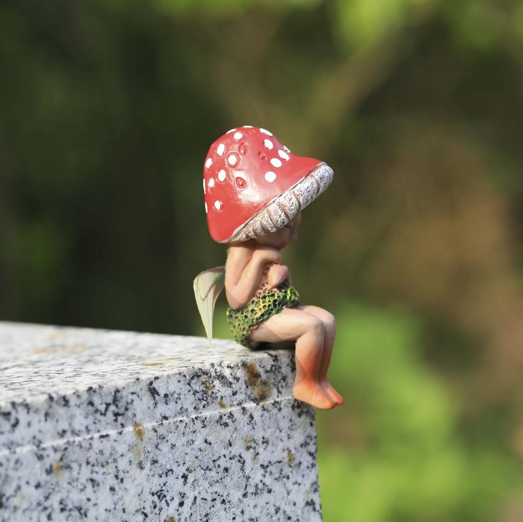 Farmhouse Fairy Resin Decor With Mushroom Figurine For Garden And Outdoor Display