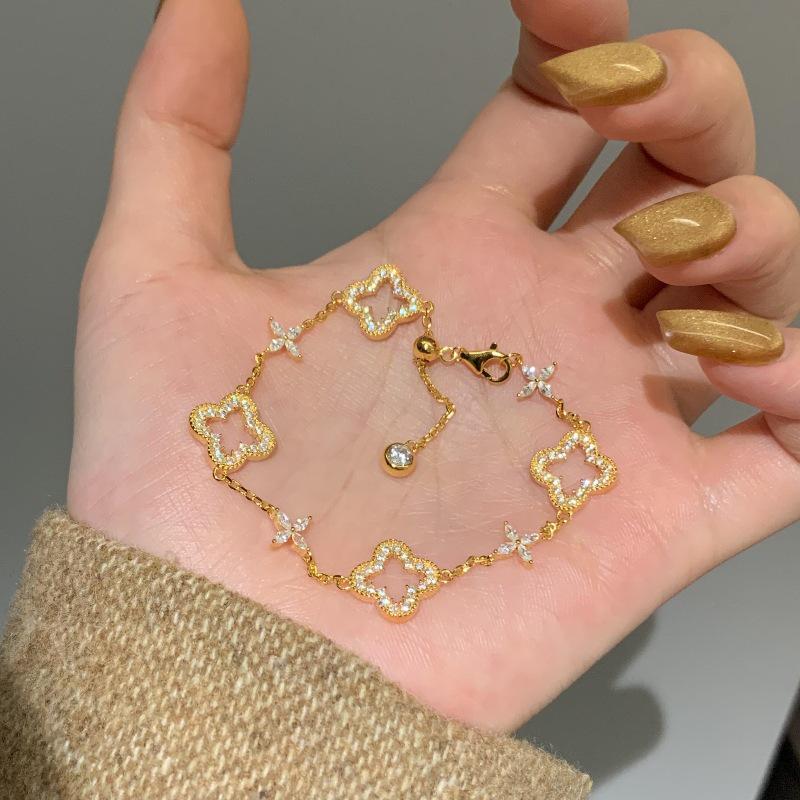 24K Gold-Plated Zircon Floral Hollow Bracelet - French Retro Court Style Jewelry