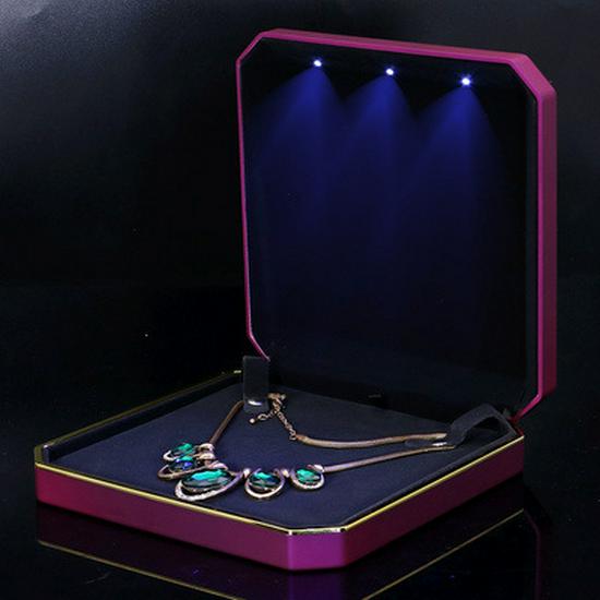 Gold LED Jewelry Set: Necklace & Pearl Three-Piece in Champagne Box