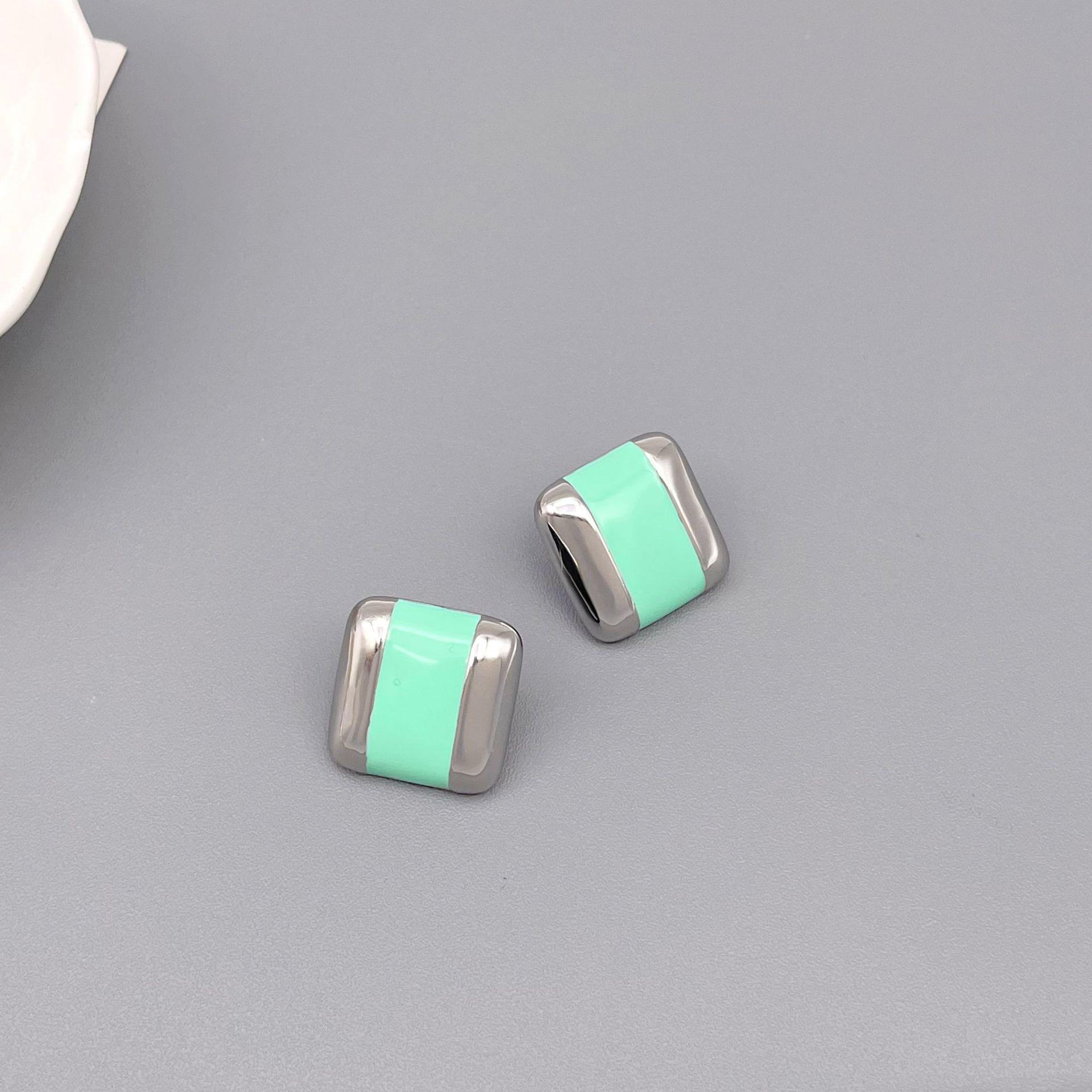 

Винтажные серебряные серьги-пусеты квадратной формы с геометрической эмалью 925 пробы