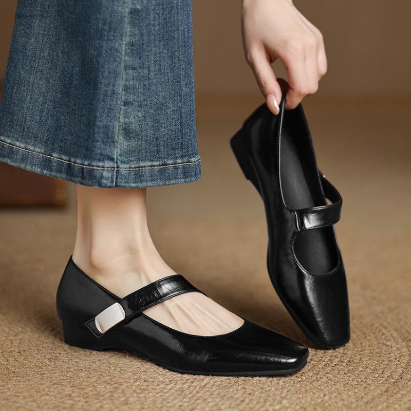 

New casual small leather shoes women s solid color square head one pedal low top light mouth large size low heel four seasons wear women s single shoe 39 чёрный