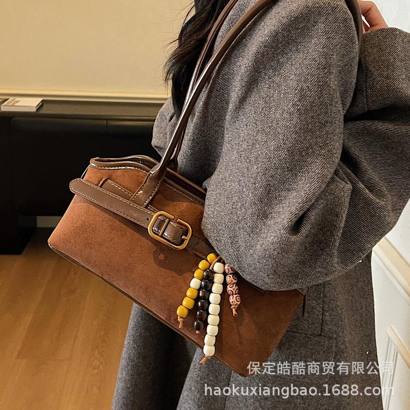Autumn and winter popular niche suede bag 2025 new messenger bag commuter versatile women's shoulder armpit bag